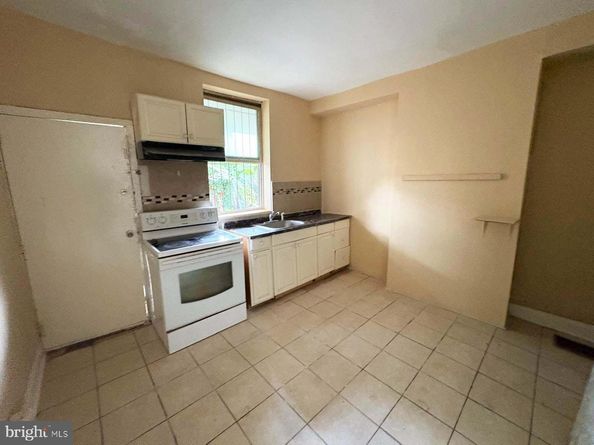 907 W Silver Street, Philadelphia PA 19133