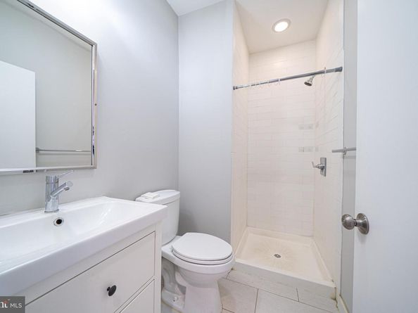 706 N 7TH Street, Philadelphia PA 19123