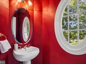 11040 Heathland Drive, Oakton VA 22124