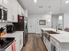 12875 Mosaic Park Way 4J, Herndon VA 20171