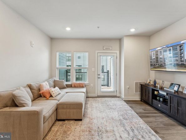 12875 Mosaic Park Way 4J, Herndon VA 20171