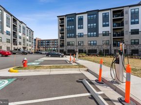 12875 Mosaic Park Way 4J, Herndon VA 20171