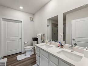 12875 Mosaic Park Way 4J, Herndon VA 20171