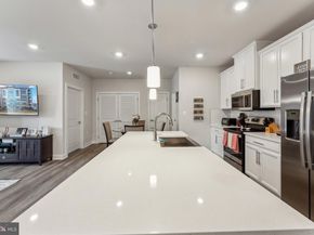 12875 Mosaic Park Way 4J, Herndon VA 20171