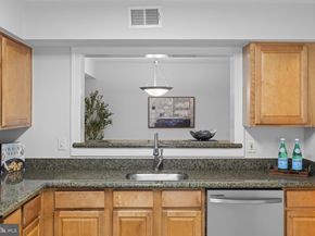 3179 Summit Square Drive 2C4, Oakton VA 22124