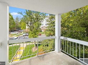 3179 Summit Square Drive 2C4, Oakton VA 22124