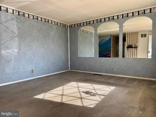 516 Parkway Drive, Fairless Hills PA 19030