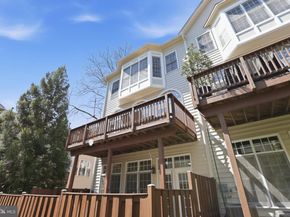 20378 Cottswold Terrace 67, Sterling VA 20165