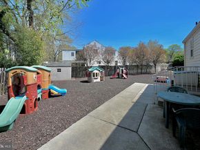 6936 Regent Ln, Falls Church VA 22042