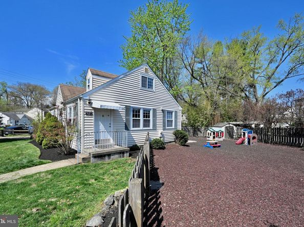 6936 Regent Ln, Falls Church VA 22042