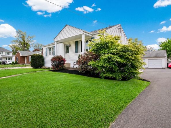 223 Fitzwatertown Road, Willow Grove PA 19090