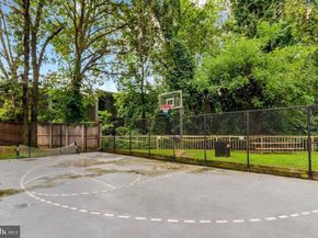 3308 Wyndham Circle 221, Alexandria VA 22302
