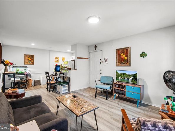 3308 Wyndham Circle 221, Alexandria VA 22302