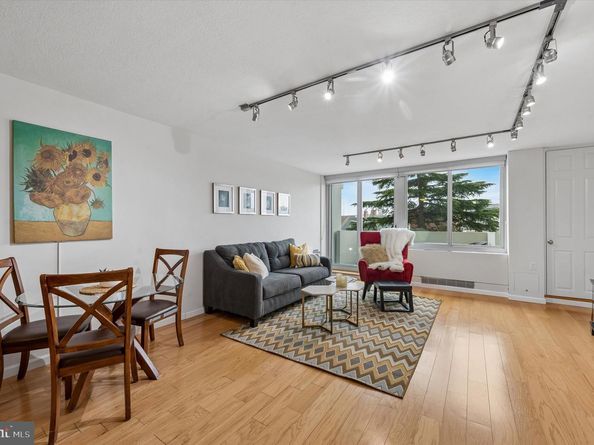 604 S Washington Square 309, Philadelphia PA 19106