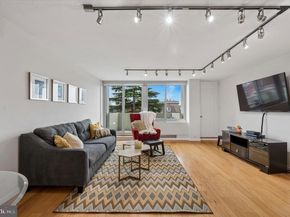 604 S Washington Square 309, Philadelphia PA 19106