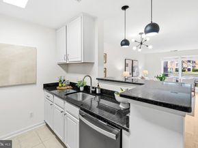 3175 Summit Square Drive 5A12, Oakton VA 22124