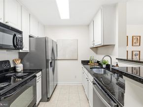 3175 Summit Square Drive 5A12, Oakton VA 22124