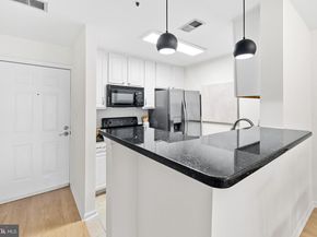 3175 Summit Square Drive 5A12, Oakton VA 22124