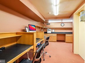 950 25TH Street NW 517N, Washington DC 20037