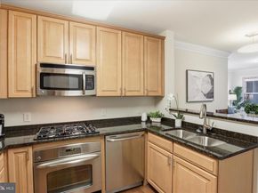 2101 N Monroe Street 111, Arlington VA 22207