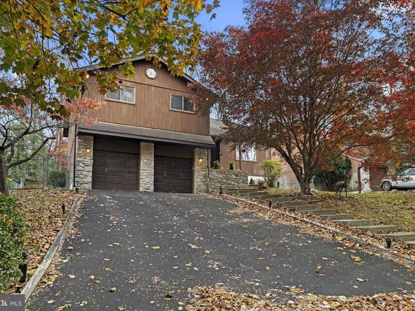 945 Manatawna Avenue, Philadelphia PA 19128