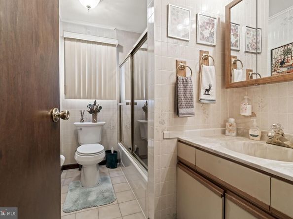 945 Manatawna Avenue, Philadelphia PA 19128