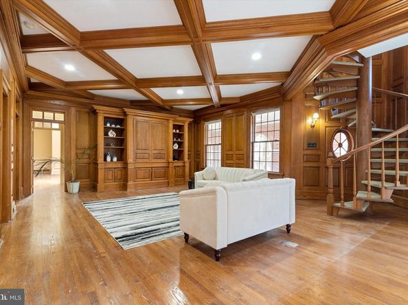 8537 Old Dominion Drive, Mclean VA 22102