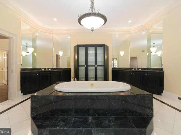 8537 Old Dominion Drive, Mclean VA 22102