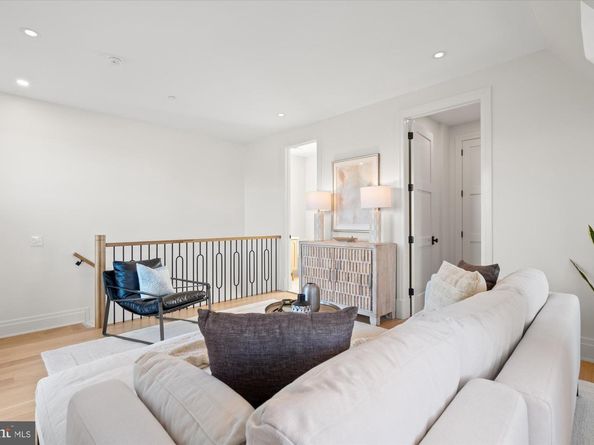 1328 Cameron St, Alexandria VA 22314