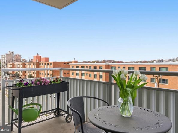 1301 S Arlington Ridge Road 610, Arlington VA 22202