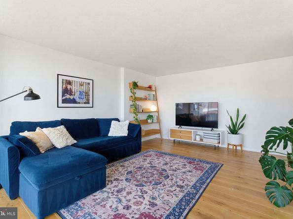 1301 S Arlington Ridge Road 610, Arlington VA 22202