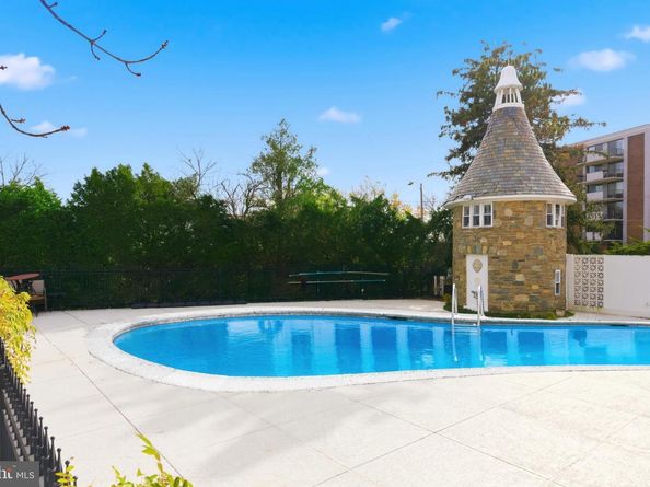 1301 S Arlington Ridge Road 610, Arlington VA 22202