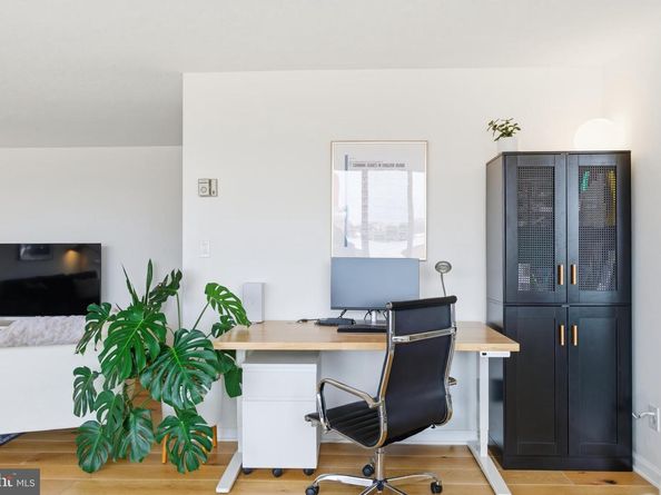 1301 S Arlington Ridge Road 610, Arlington VA 22202