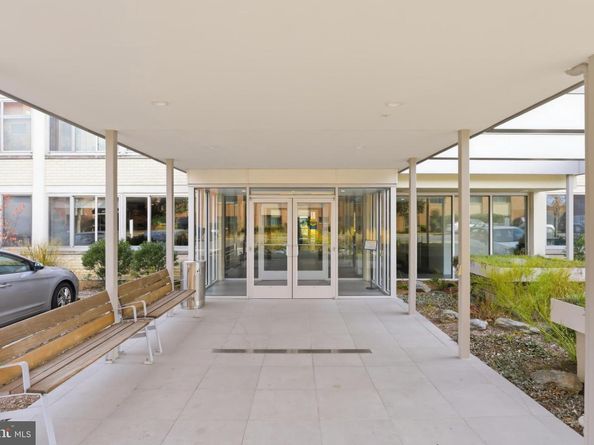 1301 S Arlington Ridge Road 610, Arlington VA 22202