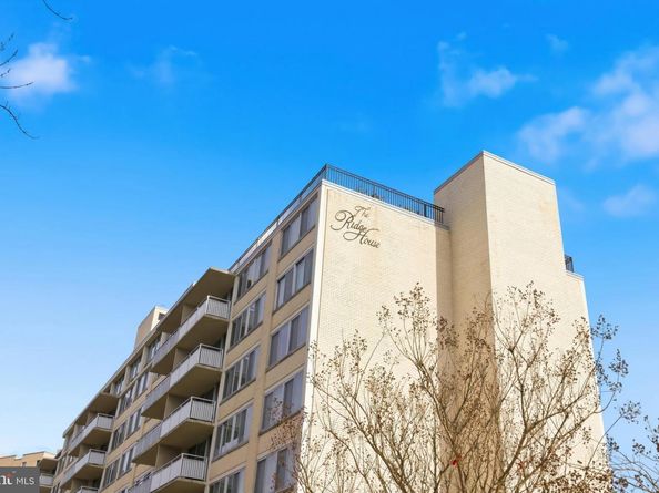 1301 S Arlington Ridge Road 610, Arlington VA 22202