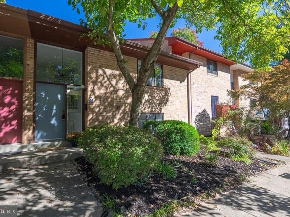 11026 Saffold Way, Reston VA 20190