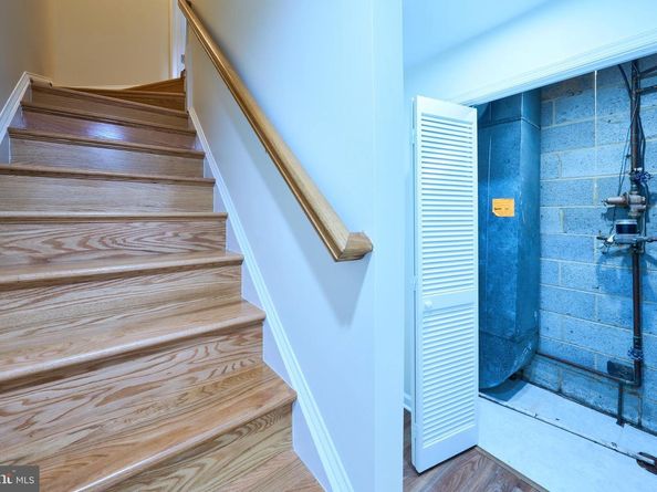 6906 Lafayette Park Drive, Annandale VA 22003