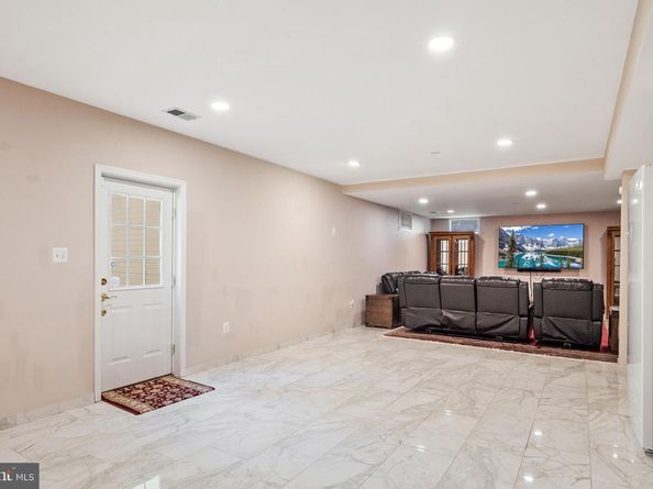 2393 Watters Glen Court, Falls Church VA 22043