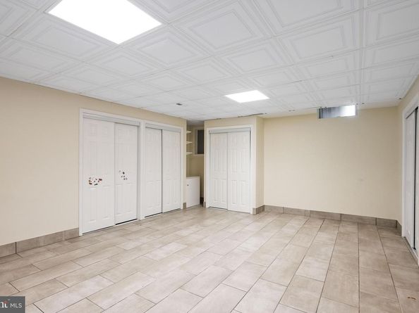 2393 Watters Glen Court, Falls Church VA 22043