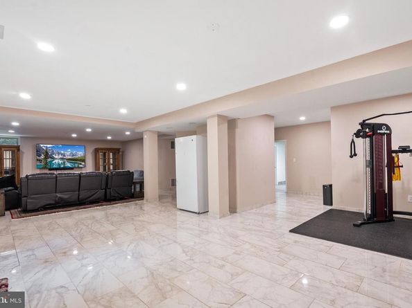 2393 Watters Glen Court, Falls Church VA 22043