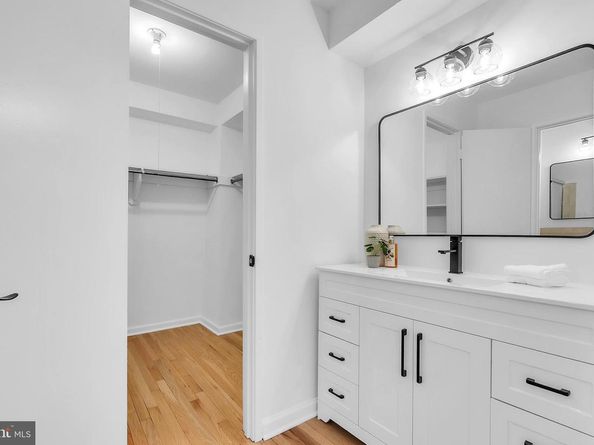 8074 Inverness Ridge Road, Potomac MD 20854