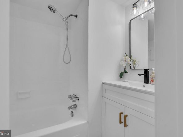 8074 Inverness Ridge Road, Potomac MD 20854
