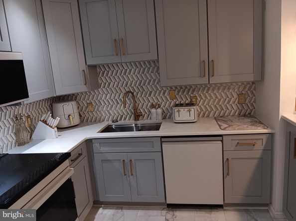 1904 W Jefferson Street, Philadelphia PA 19121