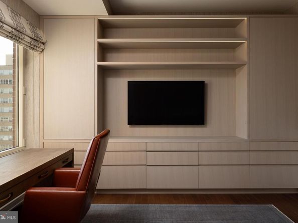 130 S 18TH Street 1804, Philadelphia PA 19103