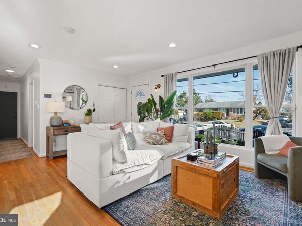 2114 N Earley Street, Alexandria VA 22302