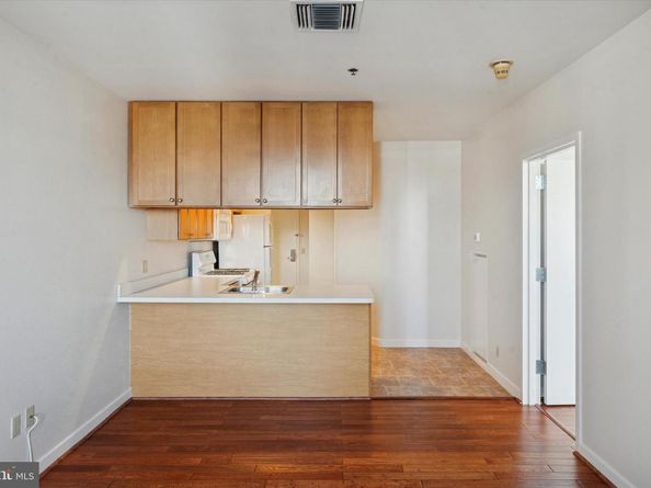 1100 Vine Street 402, Philadelphia PA 19107