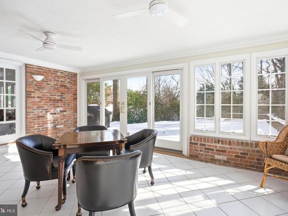 521 Creek Crossing Road NE, Vienna VA 22180