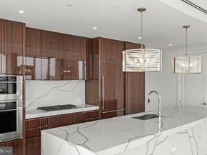 1911 Walnut St 4402, Philadelphia PA 19103