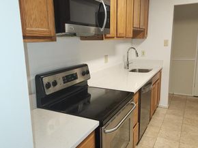 521 Florida Avenue 102, Herndon VA 20170