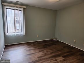 521 Florida Avenue 102, Herndon VA 20170